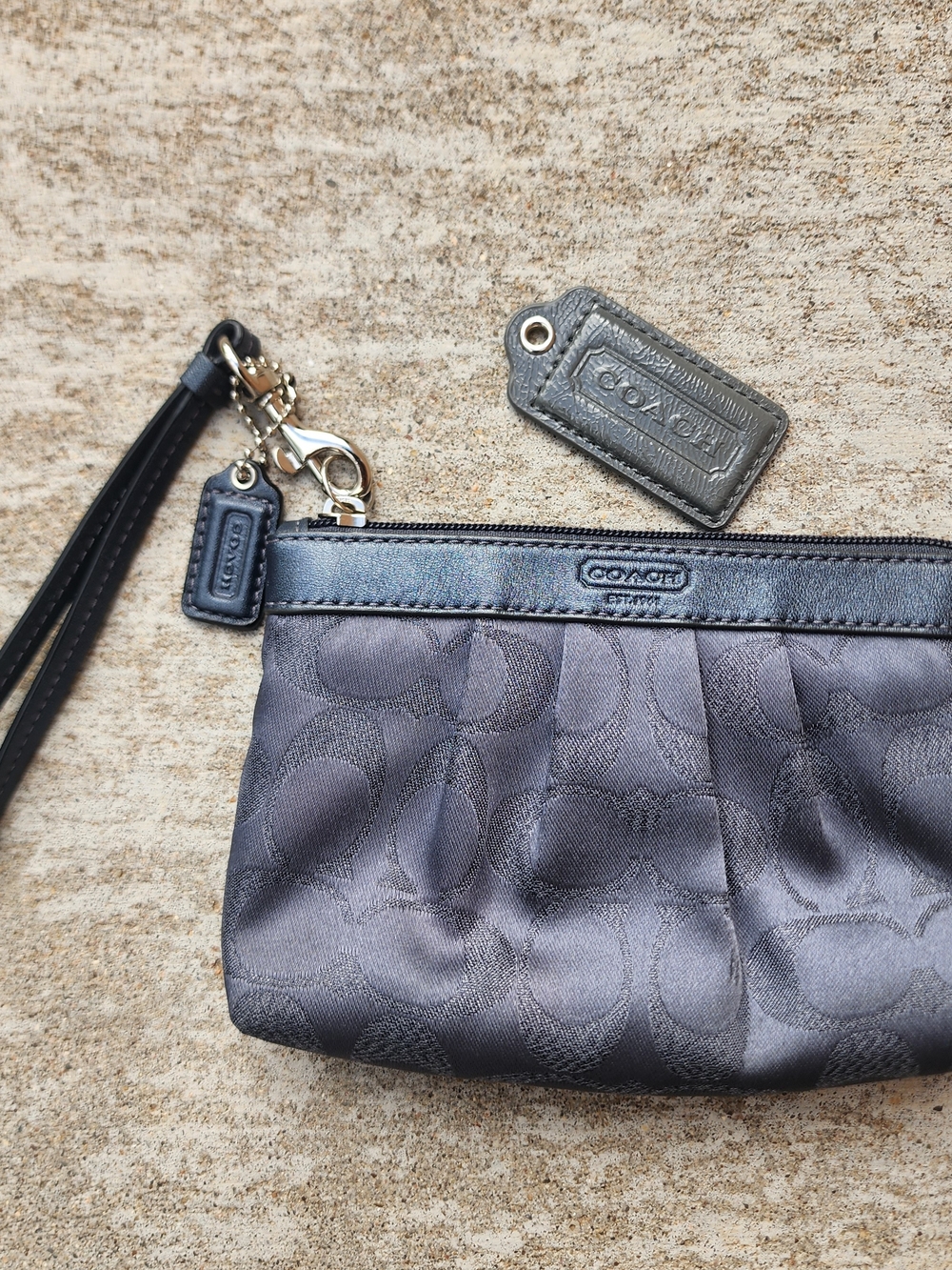 COACH Women's Gray Signature Wristlet Pouch W/ Extra Coach Hang Tag